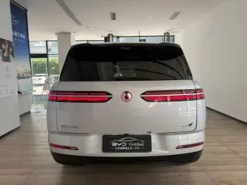 2025 Denza N8L с пробегом 15 300 км