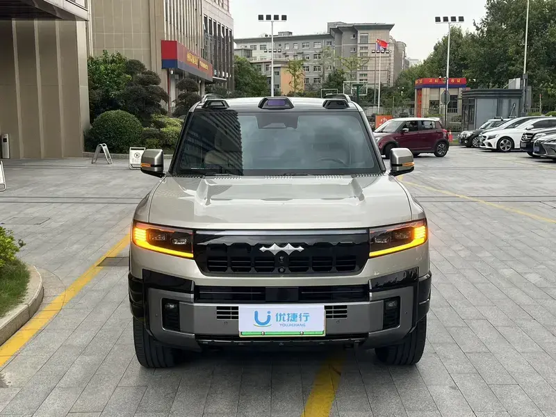 2025 BYD FangChengBao Leopard 8 с пробегом 16 000 км