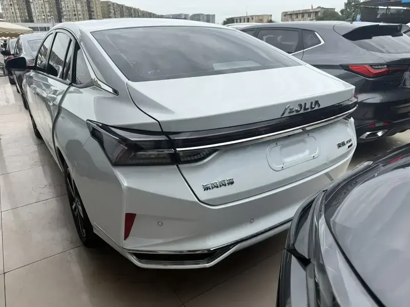 2023 Dongfeng Aeolus Yixuan Max с пробегом 39 000 км