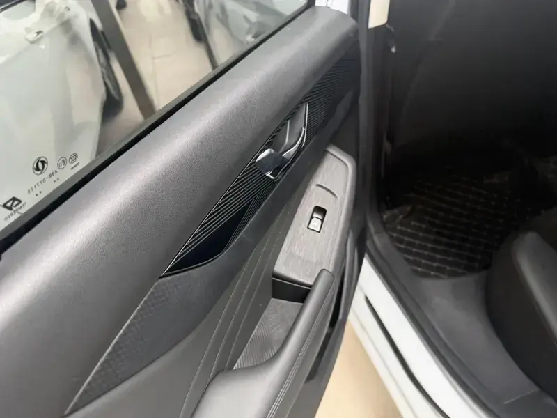 2023 Dongfeng Aeolus Yixuan Max с пробегом 39 000 км