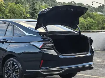 2021 Dongfeng Aeolus Yixuan Max с пробегом 25 800 км