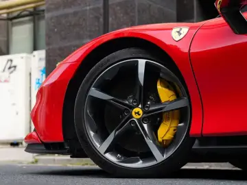 2019 Ferrari SF90 с пробегом 4 000 км