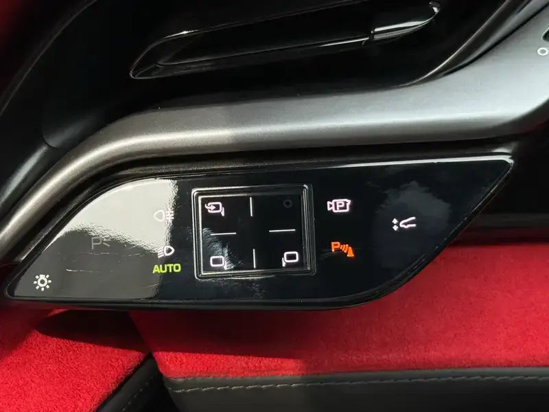2019 Ferrari SF90 с пробегом 23 000 км
