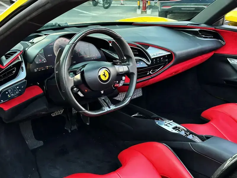 2021 Ferrari SF90 с пробегом 14 000 км