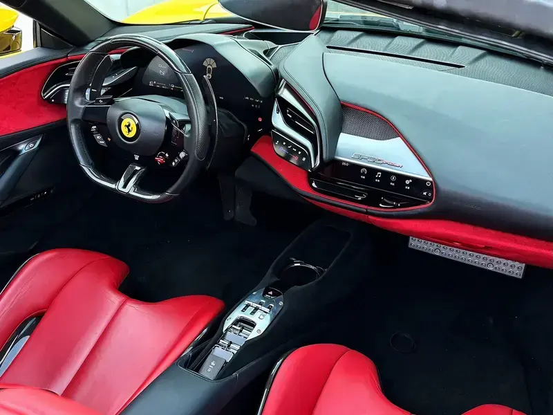 2021 Ferrari SF90 с пробегом 14 000 км