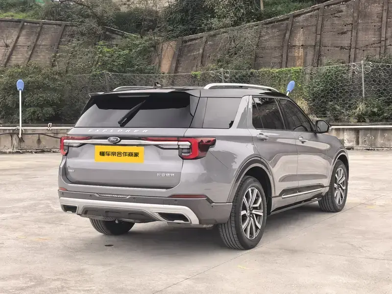 2023 Ford Explorer с пробегом 31 400 км