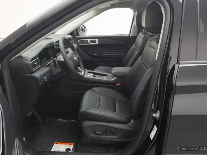 2025 Ford Explorer с пробегом 5 200 км