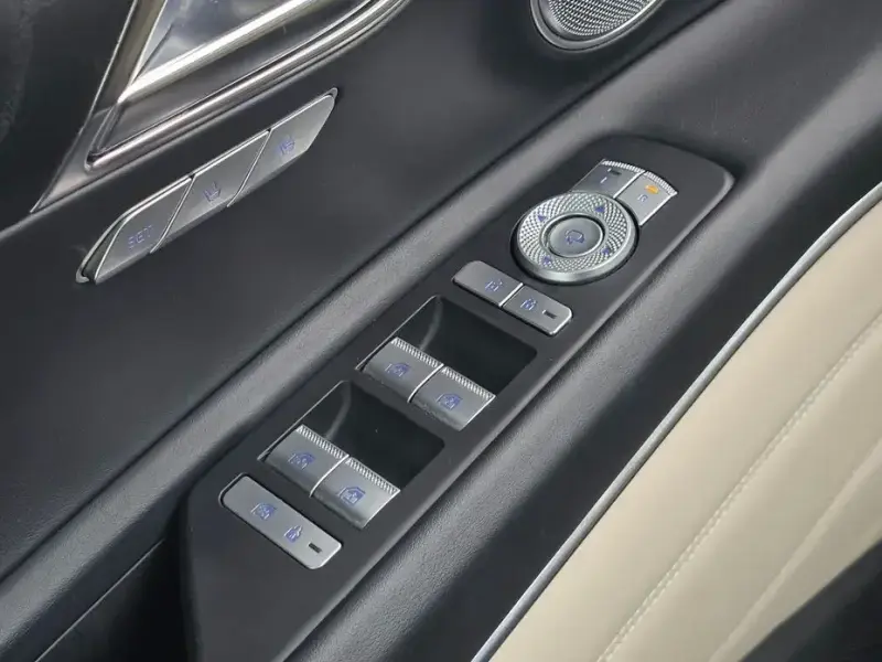 2023 Genesis GV80 с пробегом 83 752 км