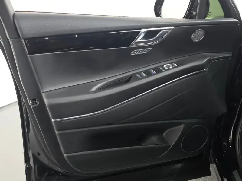 2023 Genesis GV80 с пробегом 31 278 км