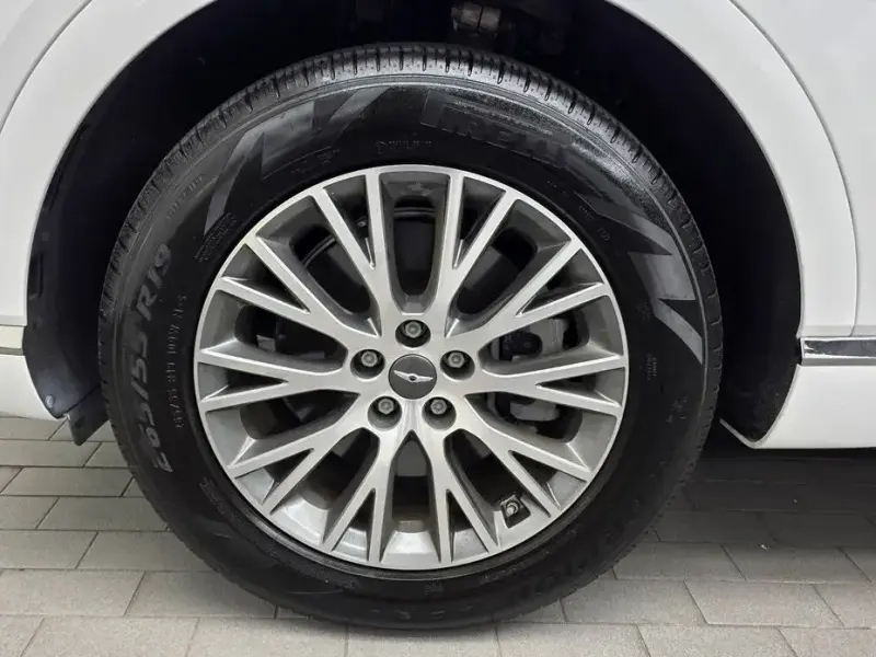 2023 Genesis GV80 с пробегом 24 887 км