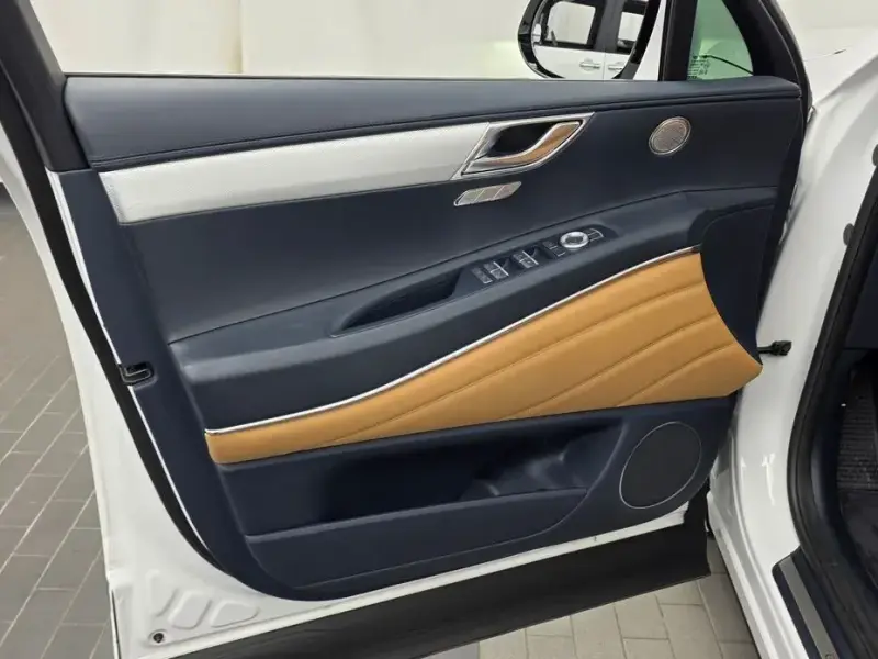 2023 Genesis GV80 с пробегом 24 887 км
