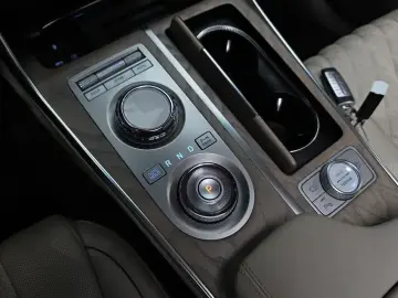 2023 Genesis GV80 с пробегом 77 504 км