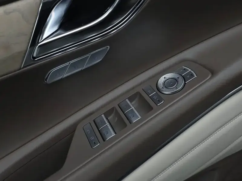 2023 Genesis GV80 с пробегом 77 504 км