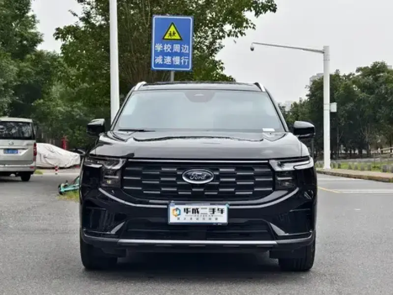 2025 Ford Edge с пробегом 19 000 км