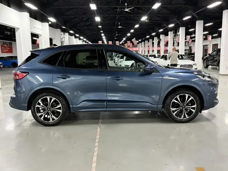 2019 Ford Escape с пробегом 10 000 км