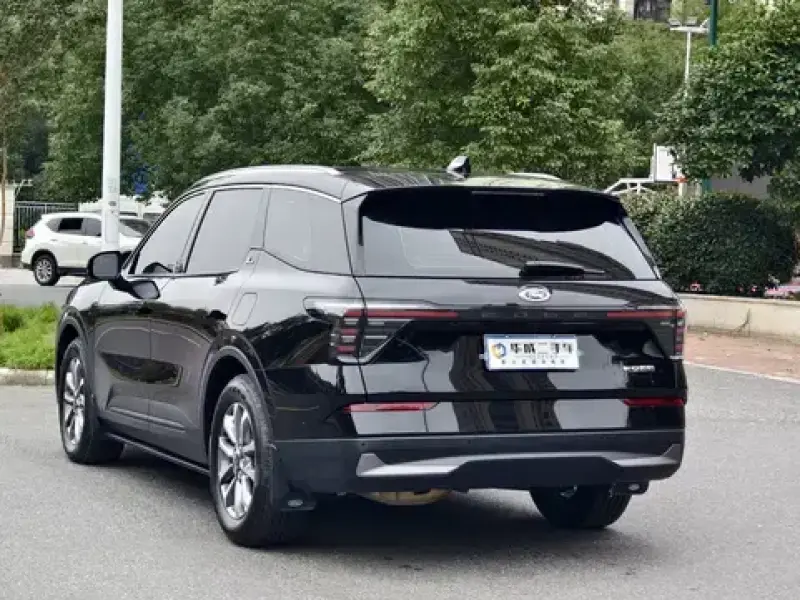 2025 Ford Edge с пробегом 19 000 км