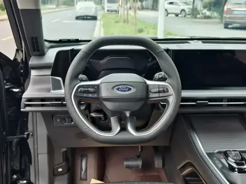 2025 Ford Edge с пробегом 19 000 км