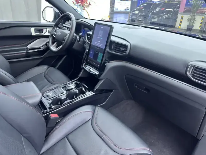 2020 Ford Explorer с пробегом 35 000 км