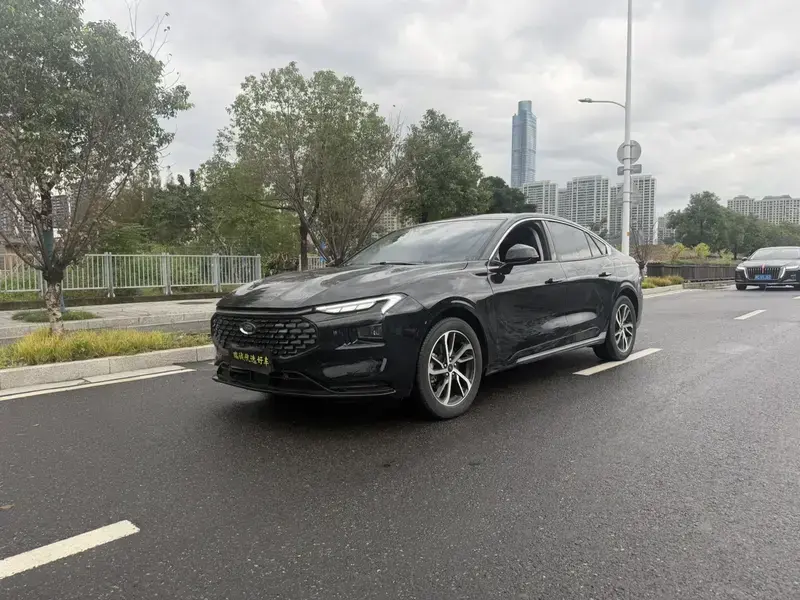 2023 Ford Mondeo с пробегом 25 000 км