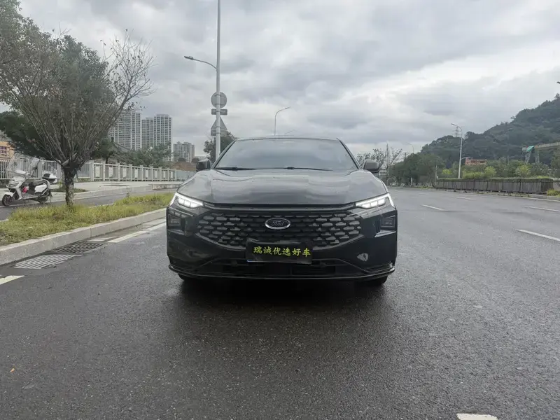 2023 Ford Mondeo с пробегом 25 000 км