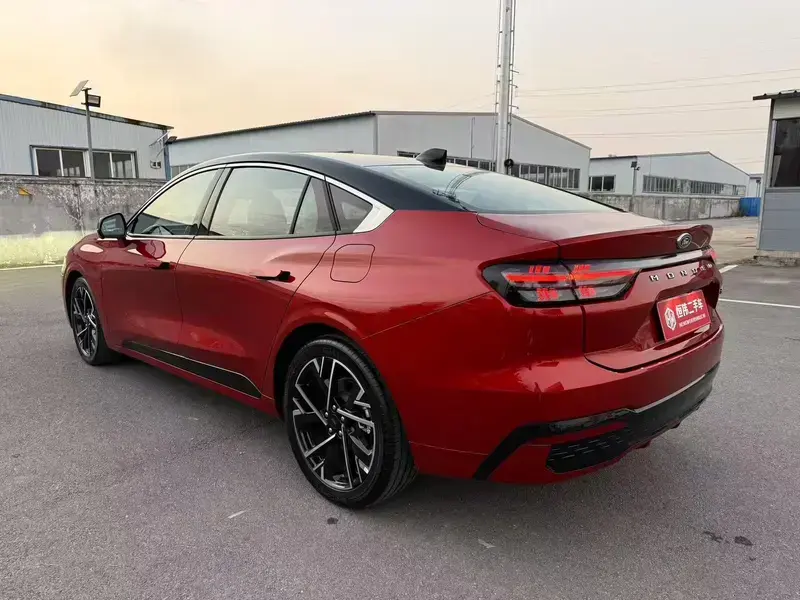 2025 Ford Mondeo с пробегом 2 700 км