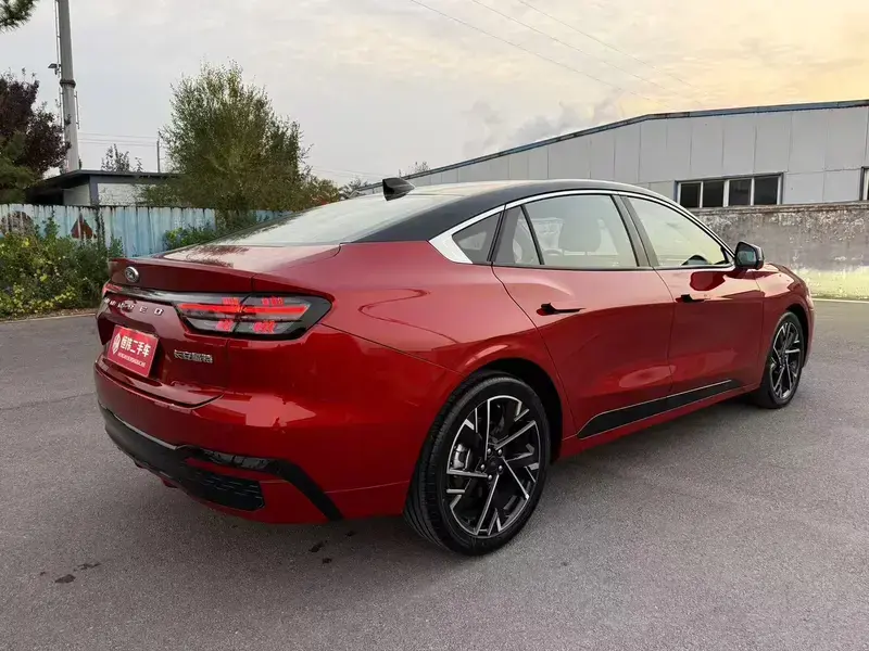 2025 Ford Mondeo с пробегом 2 700 км