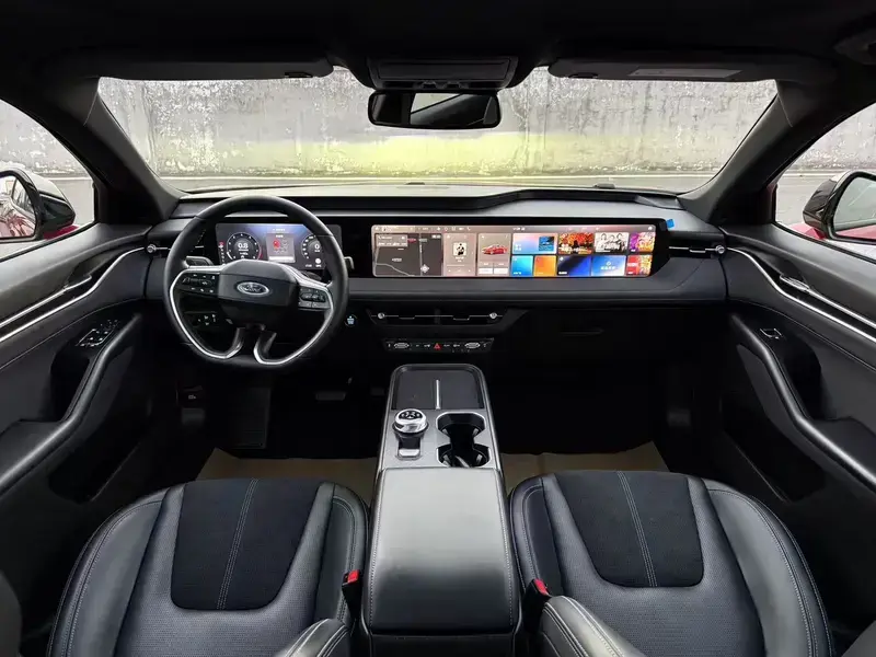 2025 Ford Mondeo с пробегом 2 700 км