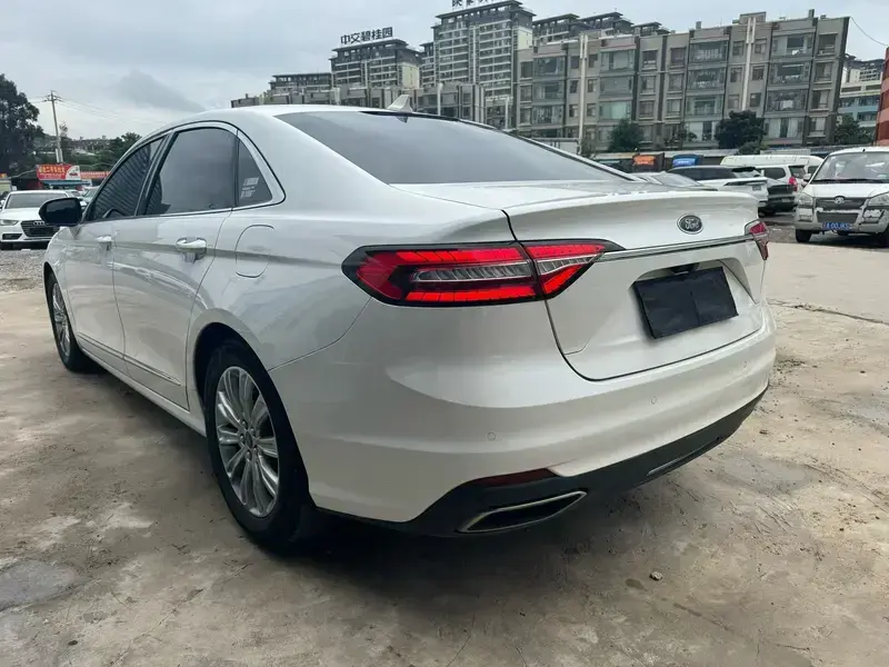 2019 Ford Taurus с пробегом 80 000 км