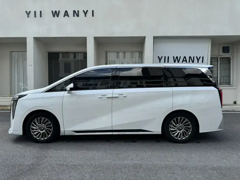 2023 GAC Trumpchi M8 с пробегом 89 000 км