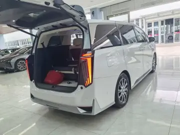2023 GAC Trumpchi E9 с пробегом 45 000 км