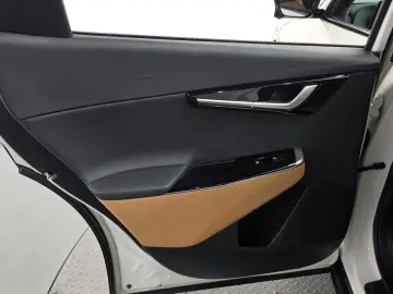 2023 Kia EV6 с пробегом 81 742 км
