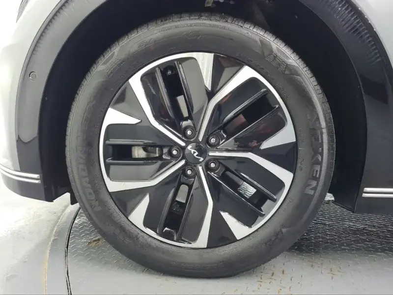 2022 Kia EV6 с пробегом 76 808 км