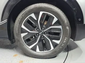 2022 Kia EV6 с пробегом 76 808 км