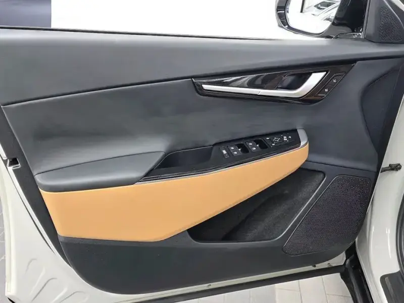 2023 Kia EV6 с пробегом 37 646 км
