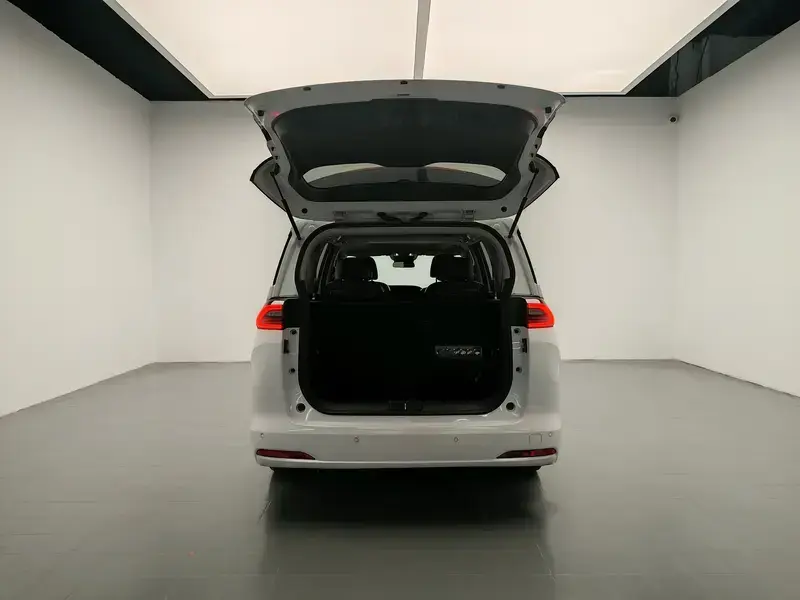2023 GAC Trumpchi M6 с пробегом 75 500 км