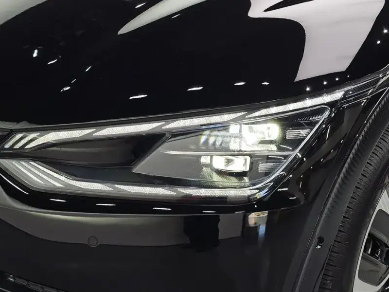 2023 Kia EV6 с пробегом 68 592 км