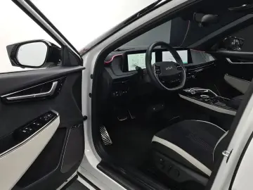 2023 Kia EV6 с пробегом 13 222 км