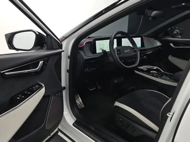 2023 Kia EV6 с пробегом 13 222 км