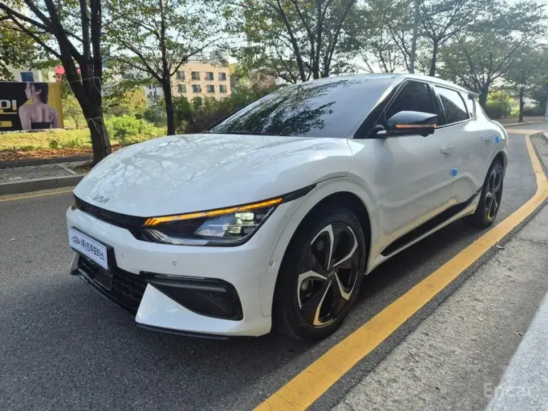 2022 Kia EV6 с пробегом 39 176 км