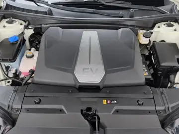2023 Kia EV6 с пробегом 34 253 км
