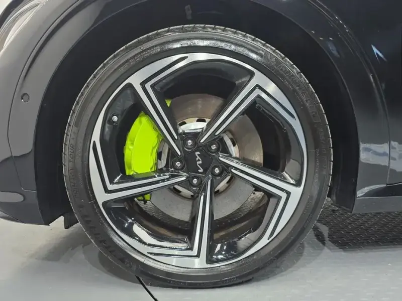 2023 Kia EV6 с пробегом 58 896 км