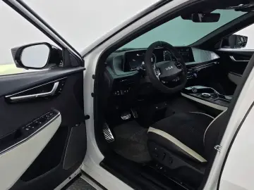 2023 Kia EV6 с пробегом 98 741 км