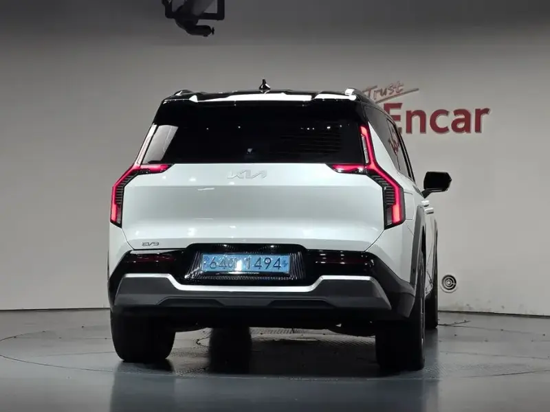 2023 Kia EV9 с пробегом 24 197 км