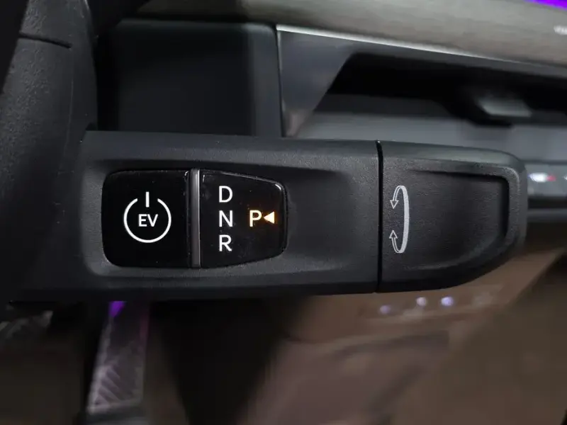 2023 Kia EV9 с пробегом 24 197 км