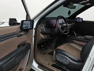 2023 Kia EV9 с пробегом 35 942 км