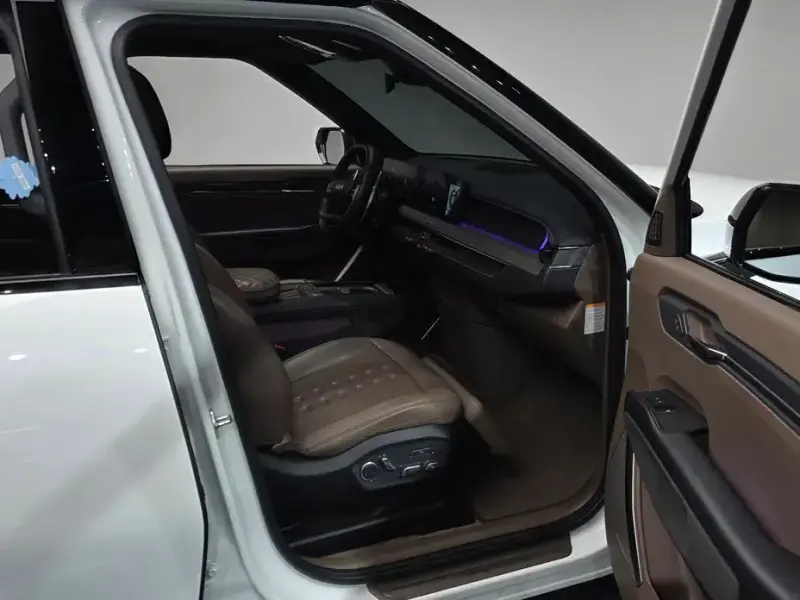 2023 Kia EV9 с пробегом 24 197 км