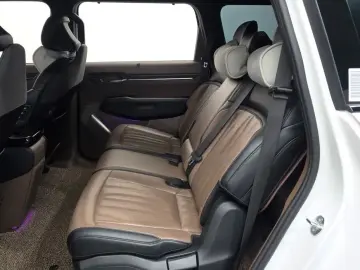 2023 Kia EV9 с пробегом 35 942 км