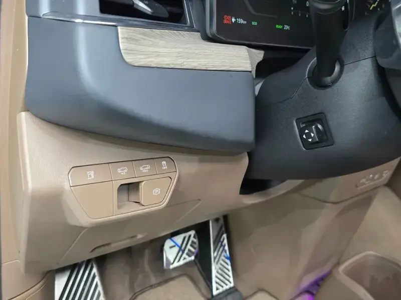2023 Kia EV9 с пробегом 59 856 км