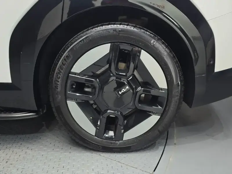 2023 Kia EV9 с пробегом 59 856 км