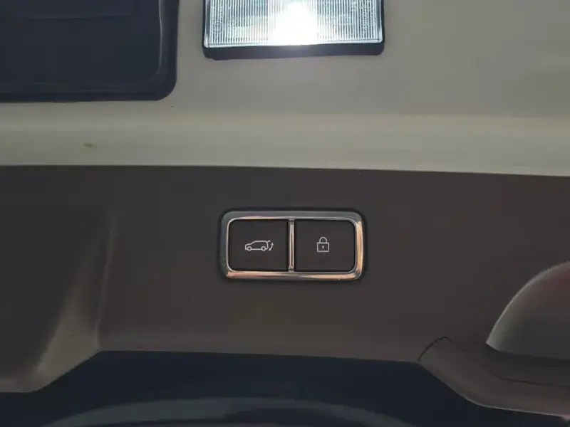 2023 Kia EV9 с пробегом 39 856 км